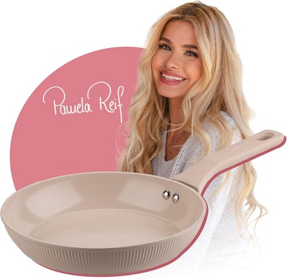 251043 - FACKELMANN Tigan x Pamela Reif – Ø 24 cm, alumini i farkëtuar, ricikluar, ngjyrë bezhë pastel, qeramikë, veshje pa PFAS, rezistent ndaj nxehtësisë deri në 150 gradë C, larje me dorë