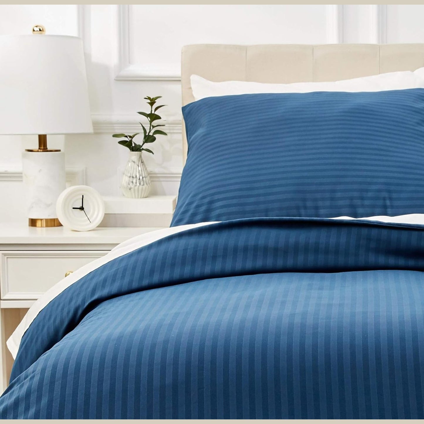 224578 - AMAZON BASICS Set çarçafësh 135x200 Mikrofibër me 2 copë, Mbulesë jorgani 135x200 cm dhe 1 Mbulesë jastëku 80x80 cm, Blu Marine, Me Vija