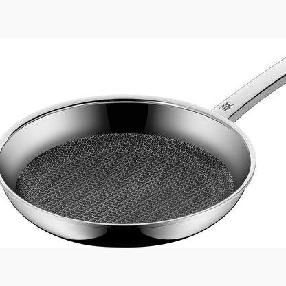 183157 - WMF PROFI RESIST - Tigan 24 cm Çelik Inoks me Strukturë Hoje Bletësh Rezistente ndaj Gërvishtjeve, me Shtresë Jo Ngjitëse, për Përdorim në Soba me Induksion, Furrë, dhe Lavastovilje