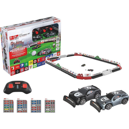 292829 - Set Futbolli Bundesliga Carrera RC | Fushë loje me 2 mini makina RC - porta, top, afishe dhe barriera | Për fëmijë 6 vjeç e lart