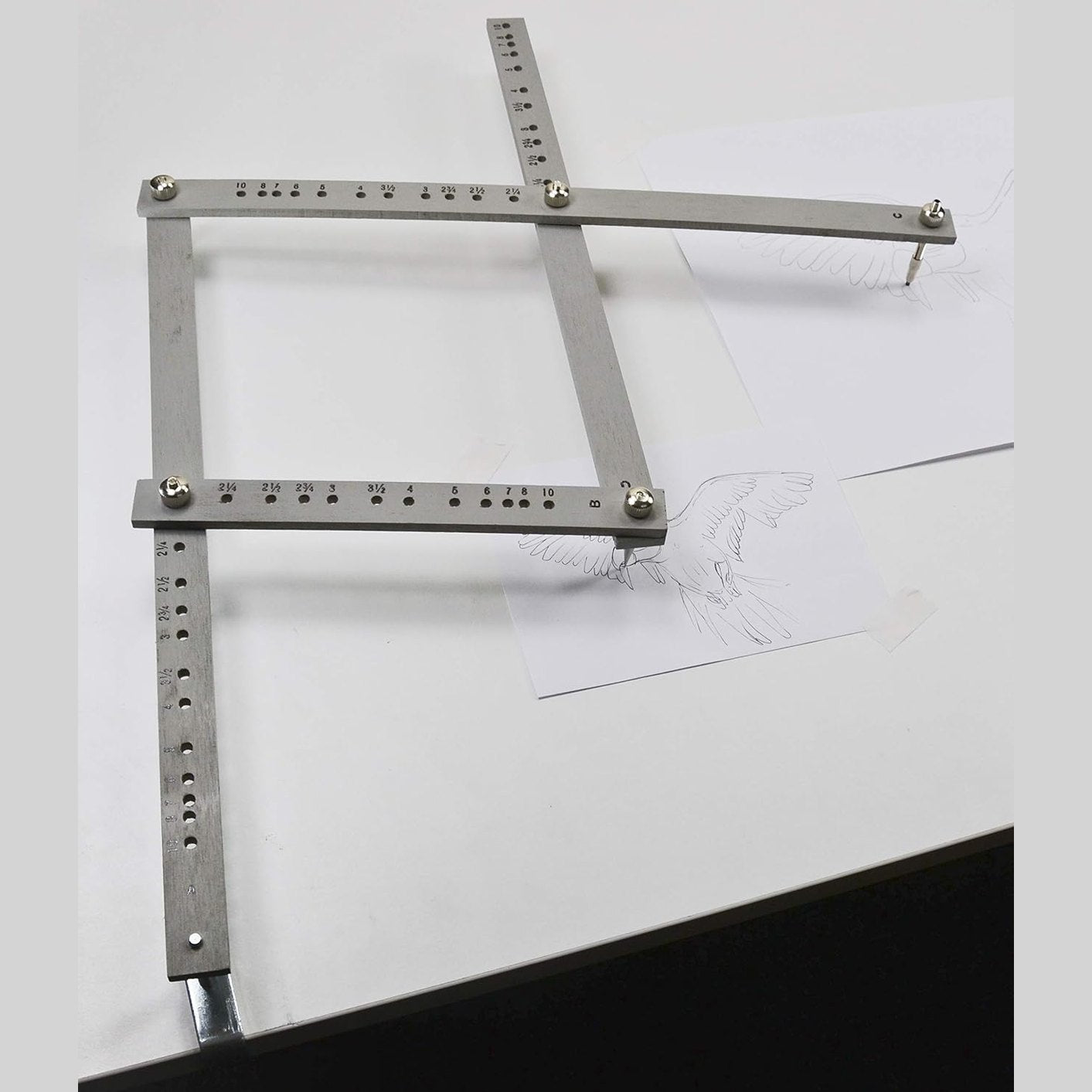 273223 - GRAPHOPLEX Pantograf prej druri 35cm, mjet riprodhimi dhe zmadhimi vizatimesh, saktësi dhe lehtësi përdorimi për artistët dhe arkitektët