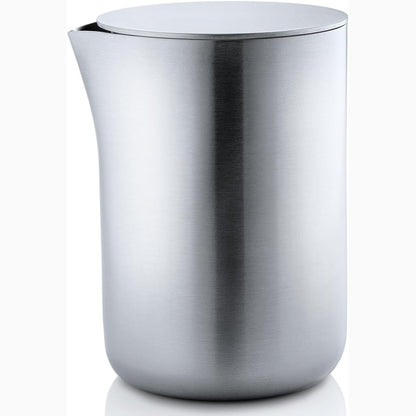222663 - BLOMUS Enë qumështi BASIC, çelik inox mat me kapak, kapacitet 250 ml, dimensione 9.7 x 6.6 x 7.5 cm, e përshtatshme për lavastovilje