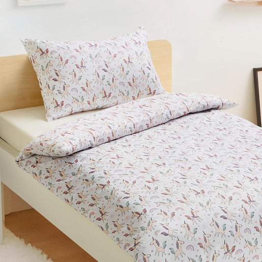 137115 - AMAZON BASICS - Set Mbulesash Jorgani Mikrofibre të Kthyeshme për Fëmijë, Madhësi 100x135cm dhe Mbulesë Jastëku 40x60cm, për Djep dhe Njëbrirësh, Dizajn Ylberi