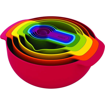 255227 - JOSEPH JOSEPH Nest 9 Plus, set kompakt për përgatitjen e ushqimit me 9 pjesë, sitë dhe tasa përzierjeje, që kursen hapësirë - i kuq