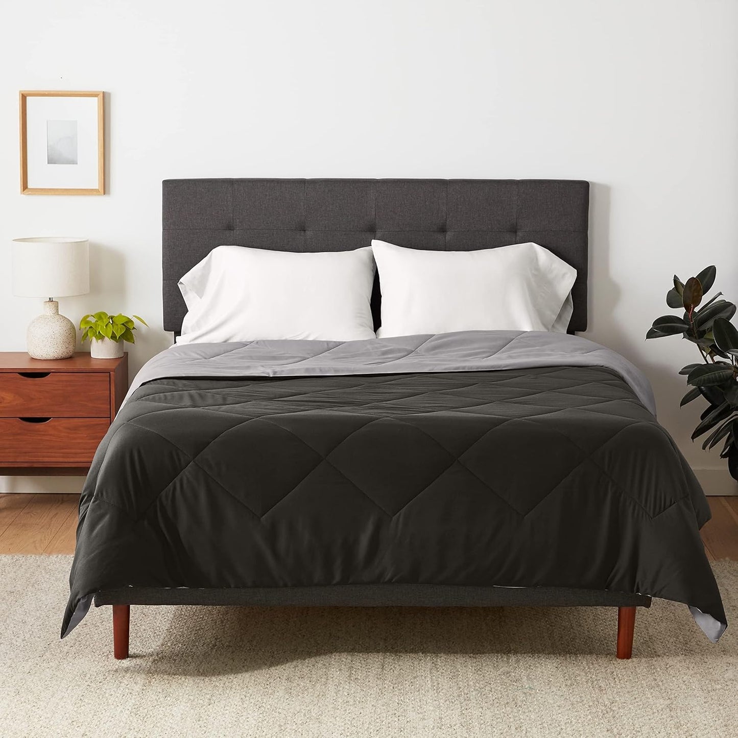 222378 - AMAZON BASICS Jorgan i kthyeshëm për 4 sezone për krevat dopio, 220 x 240 cm, gri/e zezë