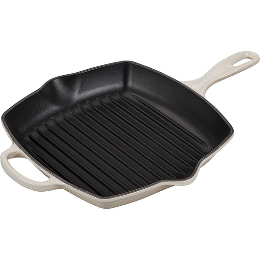 239241 - LE CREUSET Tigan Skarë prej gize të emaluar, Katror, 26 cm, 2.86 kg, Marengë