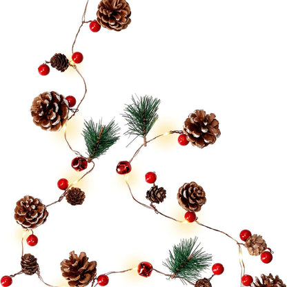 192702 - GOOBAY 60274 Drita LED 20-pallësh me Tel të Argjendtë, Boçe Pishe dhe Manaferra të Kuqe, Drita me Tel të Bardhë e Ngrohtë (3000 K), me Funksion Kohëmatësi, Punon me Bateri, Ngjyrat: Kafe, Jeshile, e Kuqe, e Kuqe Tulle