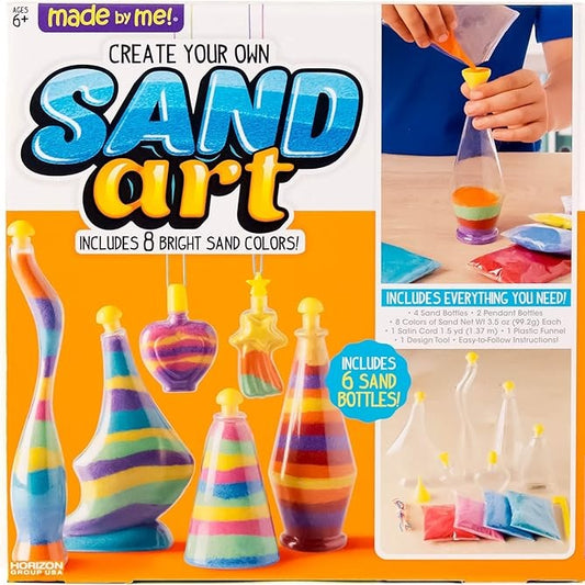 151111 - Made By Me – Krijo Artin tënd me Rërë, përfshin 4 shishe rërë, 2 shishe për varje, 8 ngjyra të ndezura, vegël dizajni dhe më shumë, aktivitet i shkëlqyer për festa ose pushime në shtëpi.