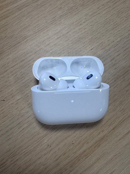 123434 - APPLE AirPods Pro (Gjenerata e 2-të) me Mbulesë MagSafe, modeli MTJV3ZM/A
