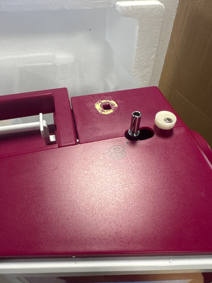 170012 - BERNETTE Makinë Qepëse e Kompjuterizuar Sew&amp;GO8, 197 Programe Qepjeje, Krah i Lirë, Ekran Shumëfunksional, e Përshtatshme për Qepje, Patchwork dhe Jorgan, Ngjyra e Bardhë