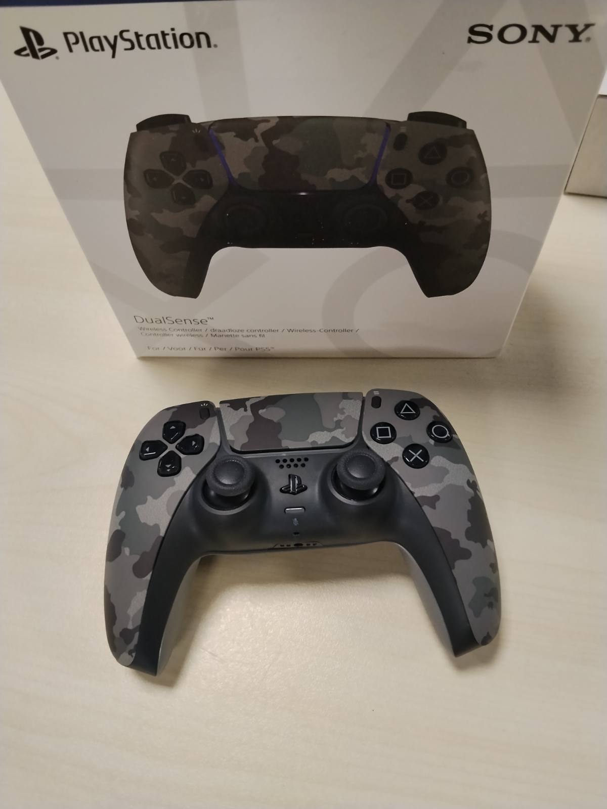 292308 - PLAYSTATION 5 - Kontrolluesi pa tel DualSense™ – Kamuflazh gri