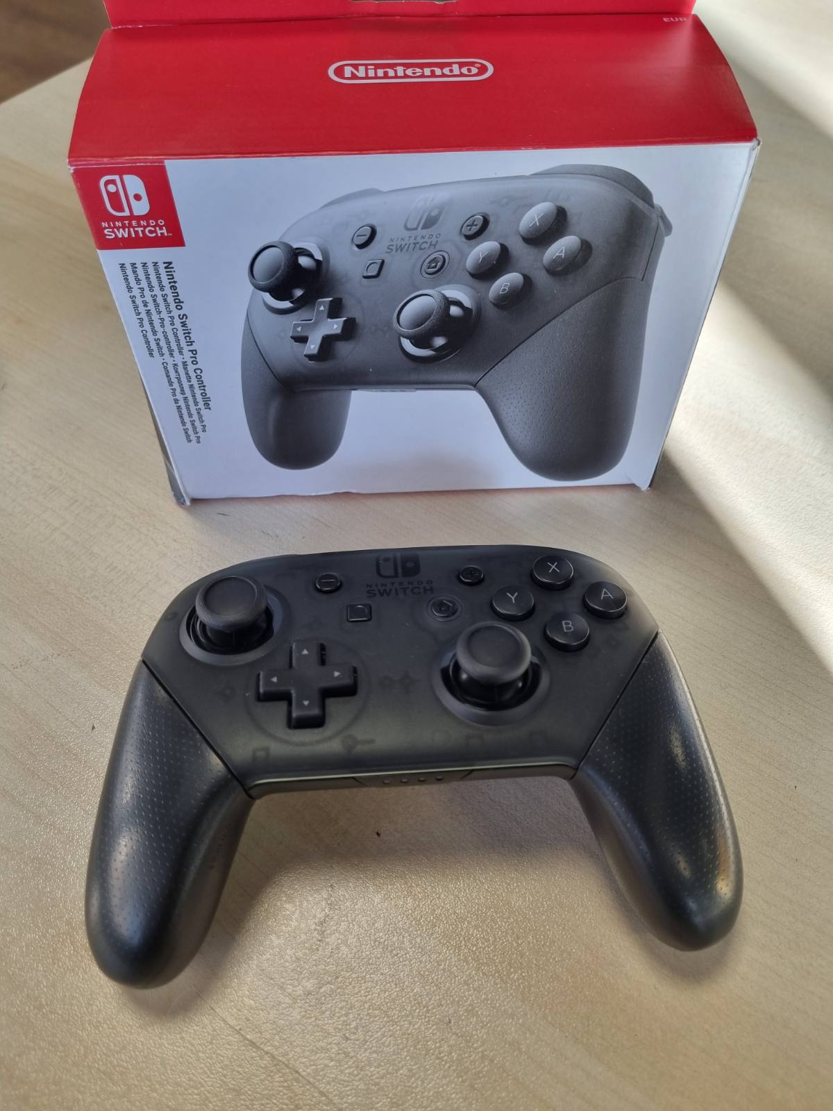 309704 - NINTENDO Kontrolluesi Switch Pro