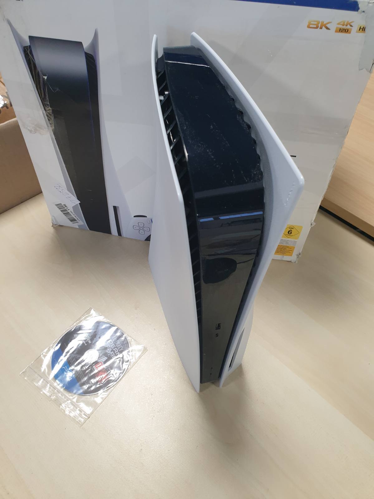 272532 - PLAYSTATION 5 Konsola Standarde, 825GB SSD, 4K UHD, 10.28 TFLOPS, 3.5 kg