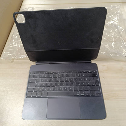 273828 - APPLE – Mbështjellës magjike për iPad Pro (M4) 13" – Material: N/A, Ngjyra: E zezë, Funksione: Trackpad i integruar, Rresht tastesh funksionesh