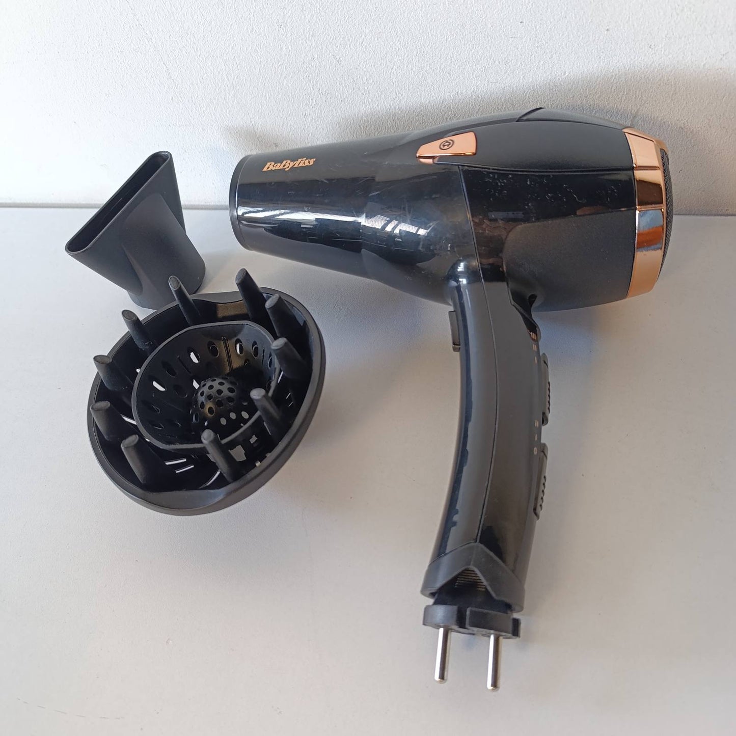 321026 - BABYLISS Tharëse flokësh Cordkeeper 2000W me kabllo të tërheqshme 1.65m, teknologji jonike, 3 cilësime temperature, 2 cilësime shpejtësie, ngjyra e zezë, model D373E