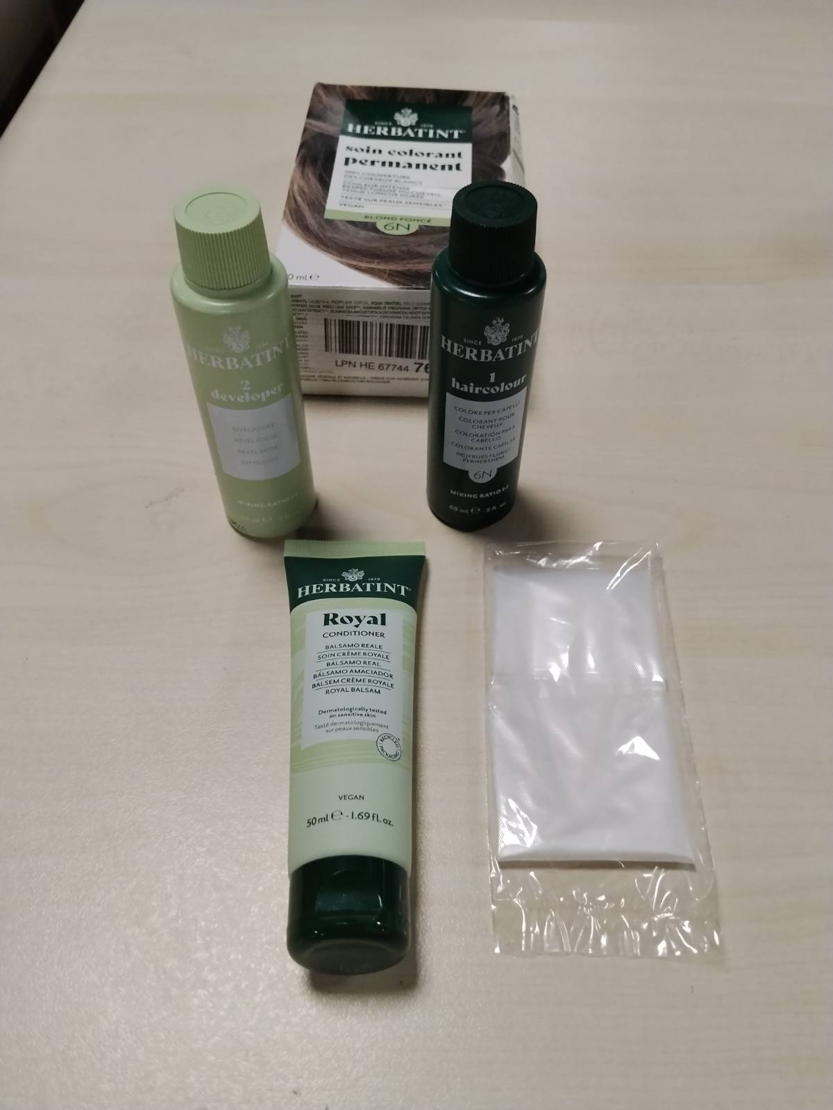 303706 - HERBATINT Trajtim i përhershëm për ngjyrosjen e flokëve 6N Bjondë e errët - 170 ml, Pa amoniak, 100% mbulim i thinjave, Testuar dermatologjikisht