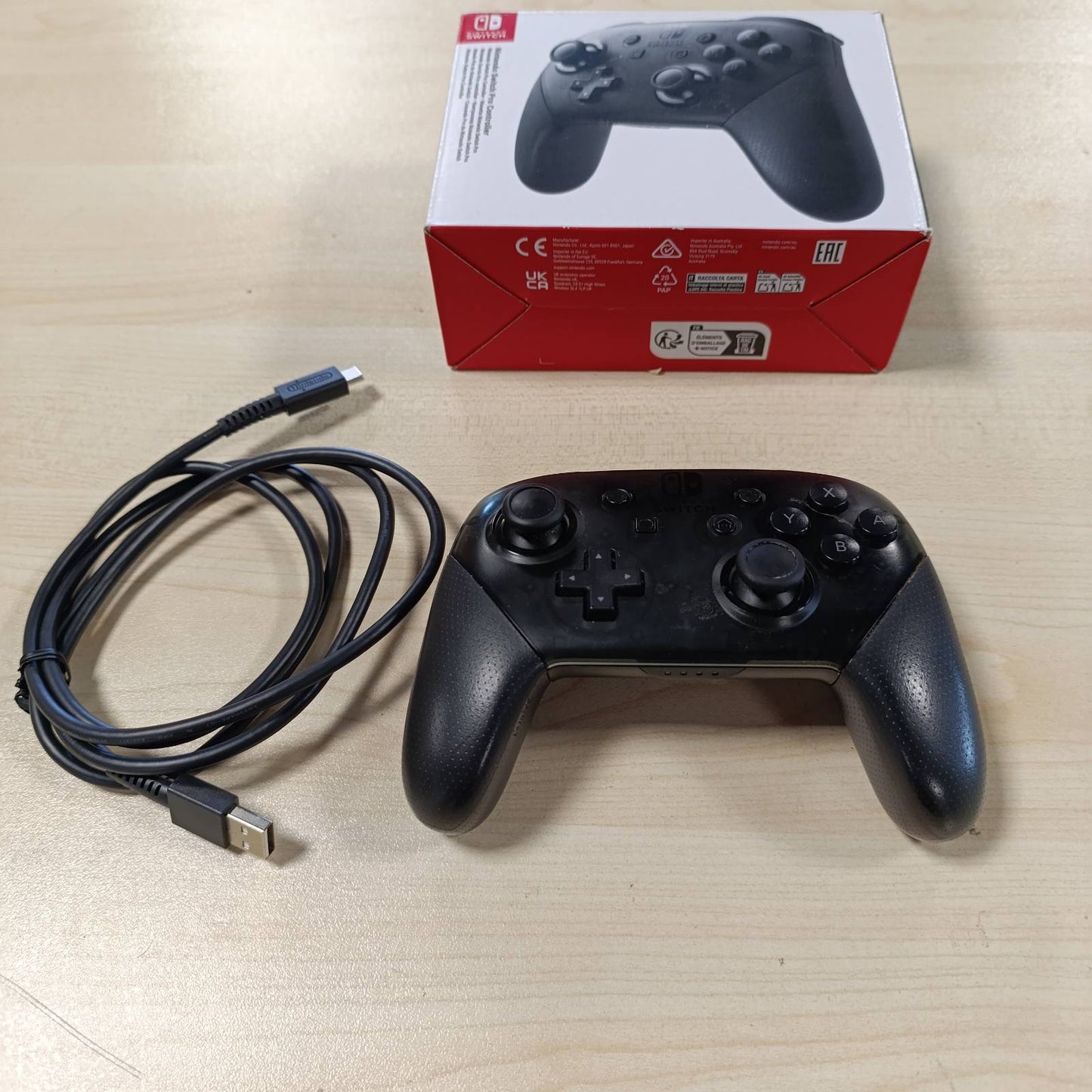 273075 - NINTENDO Kontrolluesi Nintendo Switch Pro