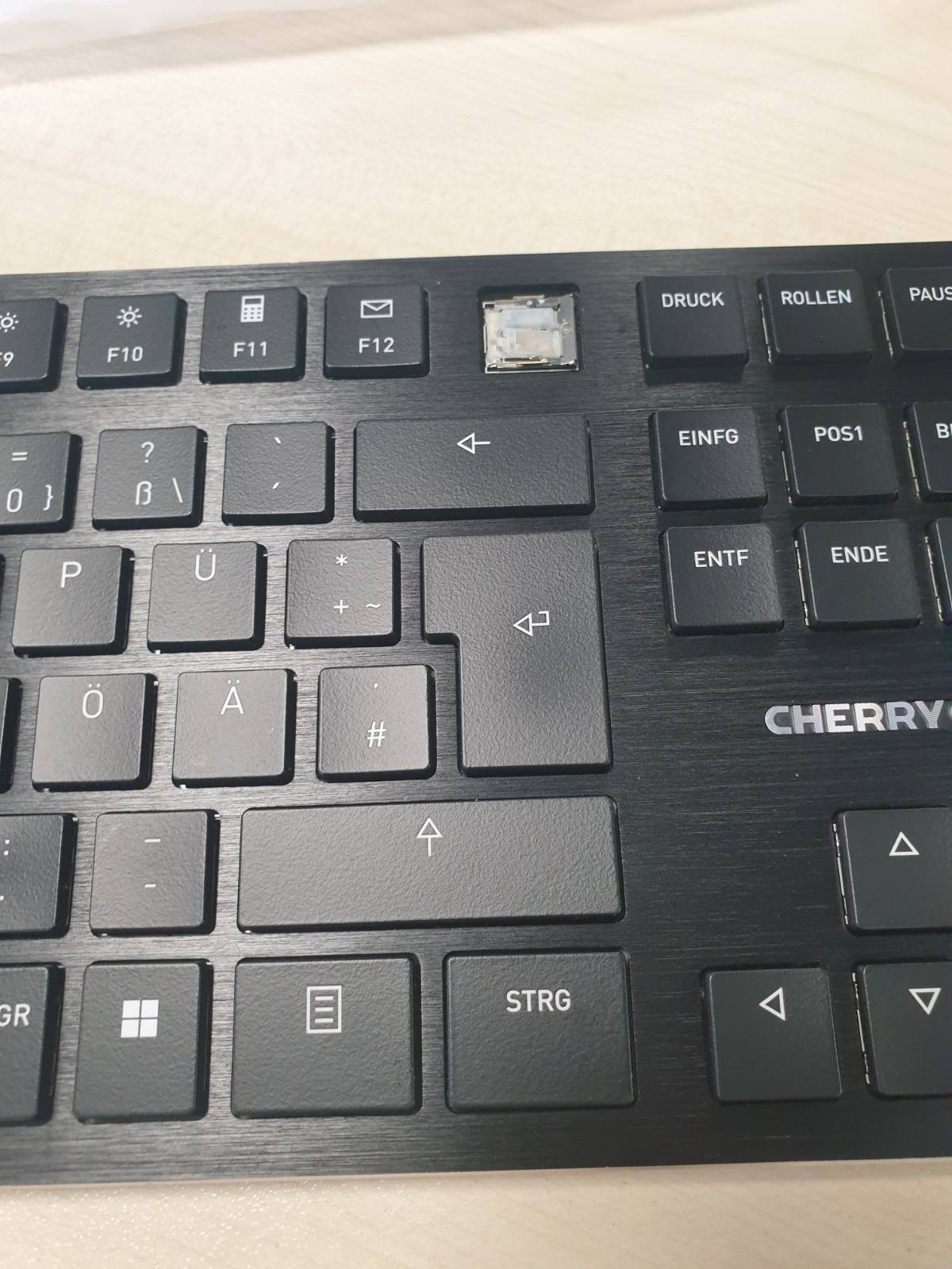 319302 - CHERRY KW X ULP, Tastierë Mekanike Ultra e Hollë e Nivelit të Lartë, QWERTZ, Tastierë Pa Tel për Shumë Pajisje deri në 4 Pajisje, E Rikarikueshme, E Zezë