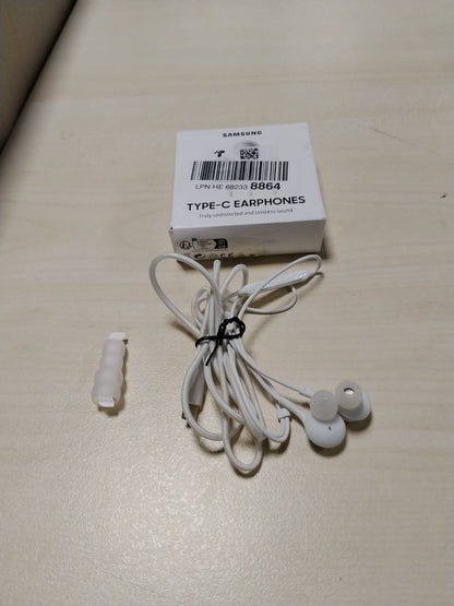 296089 - KUFJE TË BARDHA SAMSUNG TË AKORDUARA NGA AKG – USB TYPE-C, ALTOPARANTË TË DYFISHTË, PËRVOJË ZANORE PA SHTREMBËRIME, DIZAJN I REHATSHËM