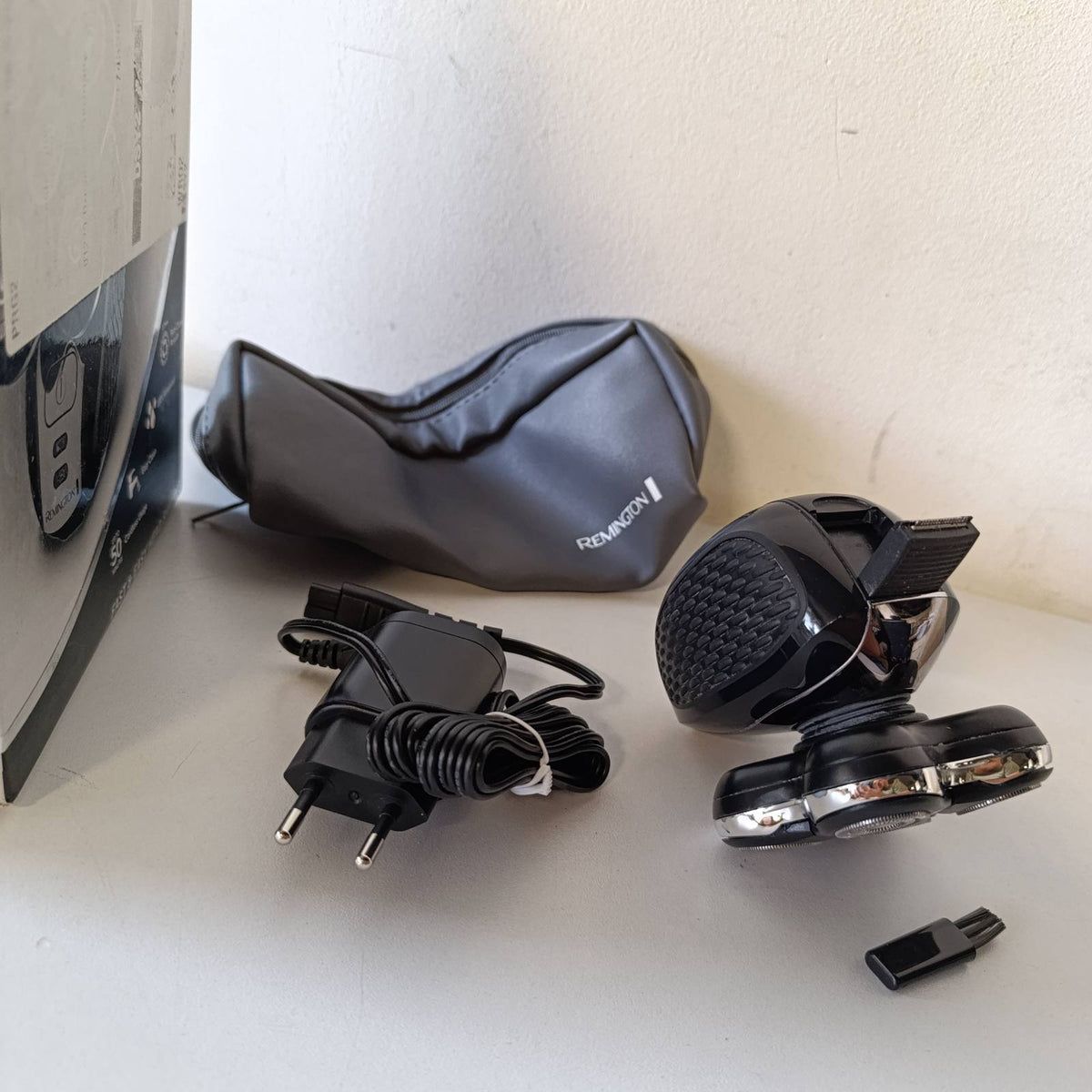 315501 - REMINGTON Makinë rroje elektrike RX5 Ultimate, 5 koka rrotulluese fleksibile, përdorim pa tel 50 minuta, i lagësht dhe i thatë, model XR1501