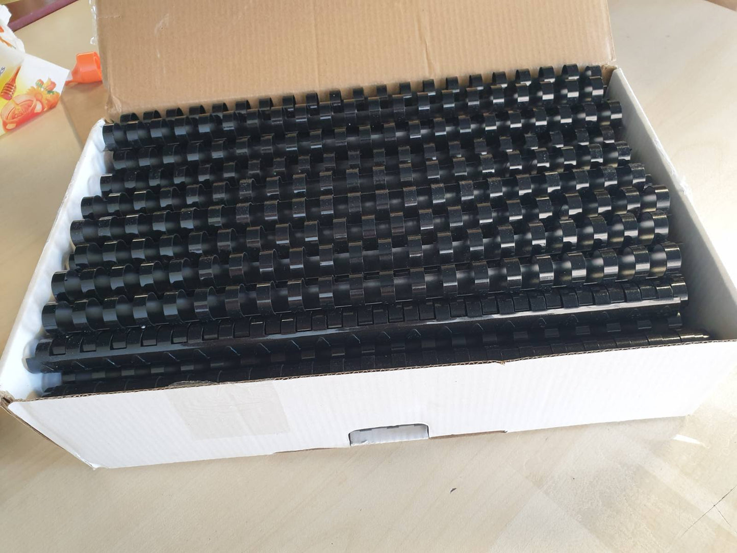 274044 - FELLOWES Krehëra lidhës plastikë 5346907, 21 unaza, hap 9/16, diametër 14 mm, pako me 100 copë, të zeza