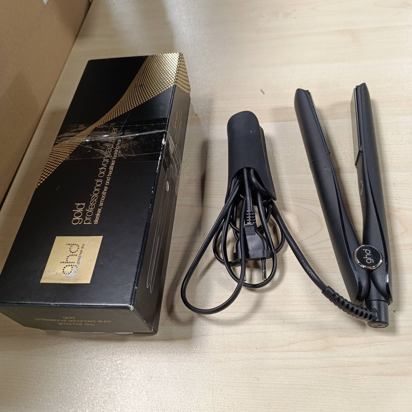 274852 - GHD GOLD, Drejtues Profesional Flokësh 2.7m, Teknologji Dy-Zonëshe, Sensorë Termikë, Përfundim i Butë