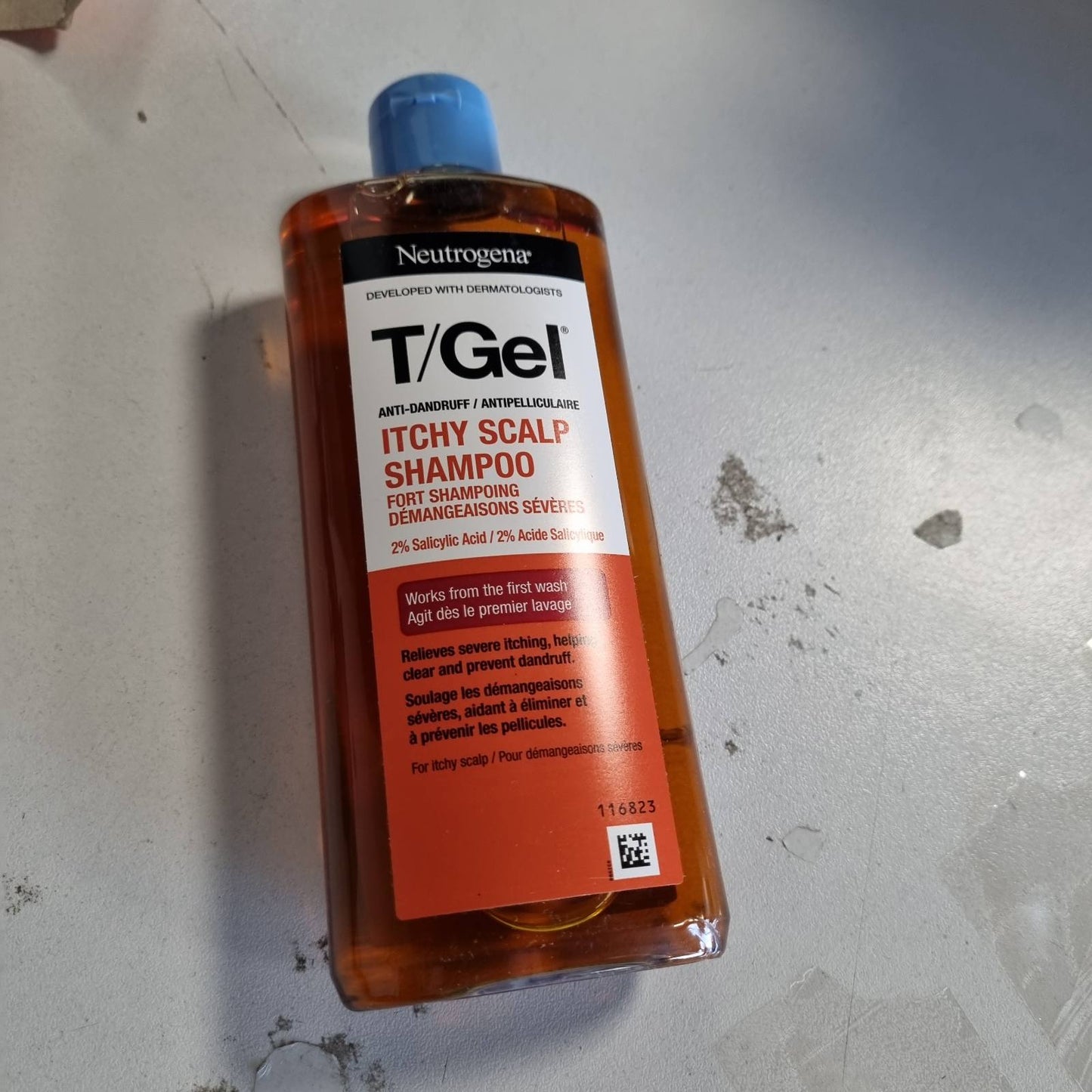 318100 - NEUTROGENA Shampo Kundër Zbokthit T/Gel 250 mL, Qetësuese për Kruajtje