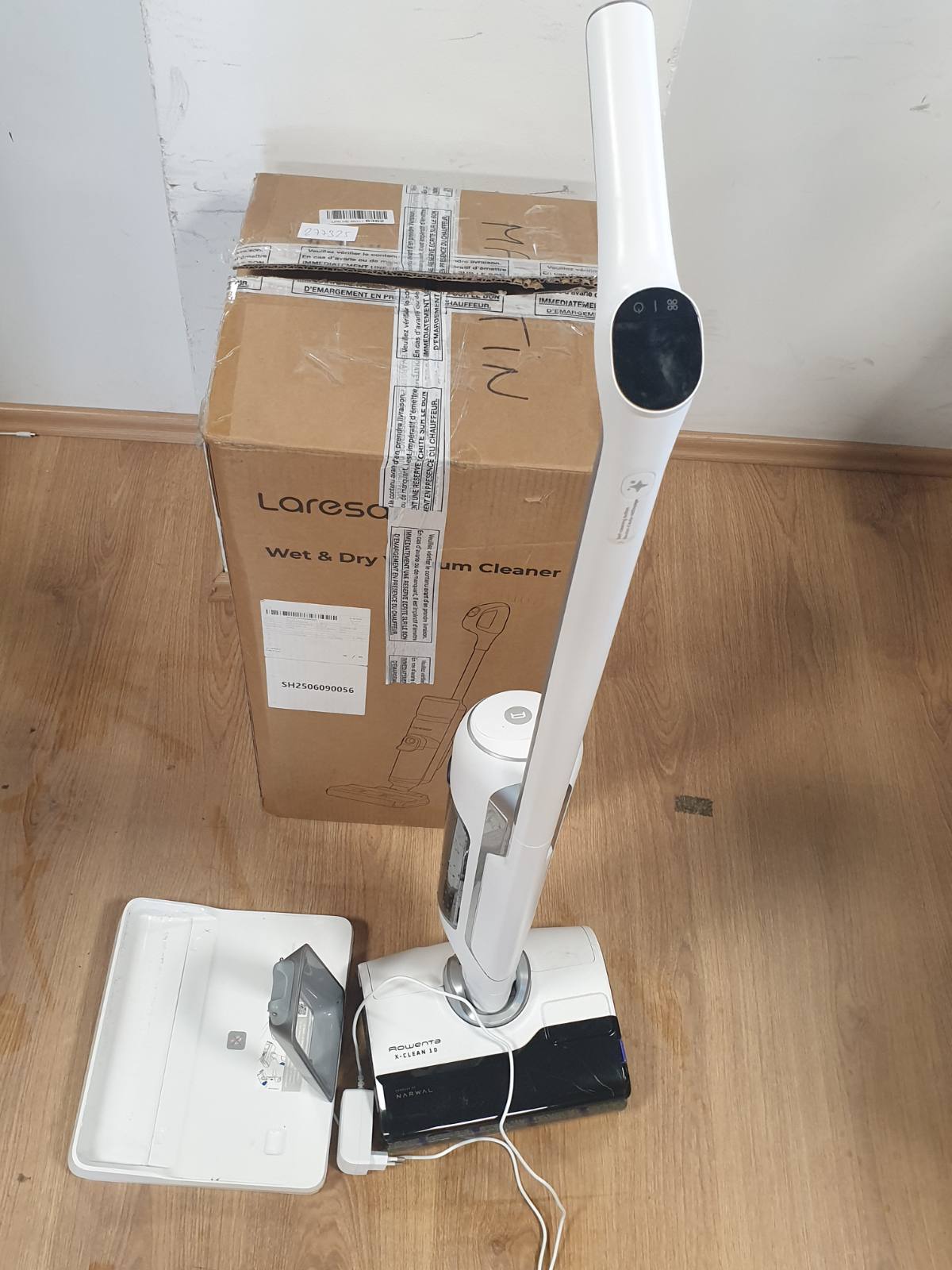 277325 - ROWENTA X-CLEAN 10, Fshesë me korrent dhe mop pa tel, Dizajn i sheshtë 180°, Vetëpastrim dhe tharje 65°C, Kohëzgjatje 60-minutëshe, Perfekte për njolla të vështira dhe qime kafshësh shtëpiake GZ7540WO, E bardhë