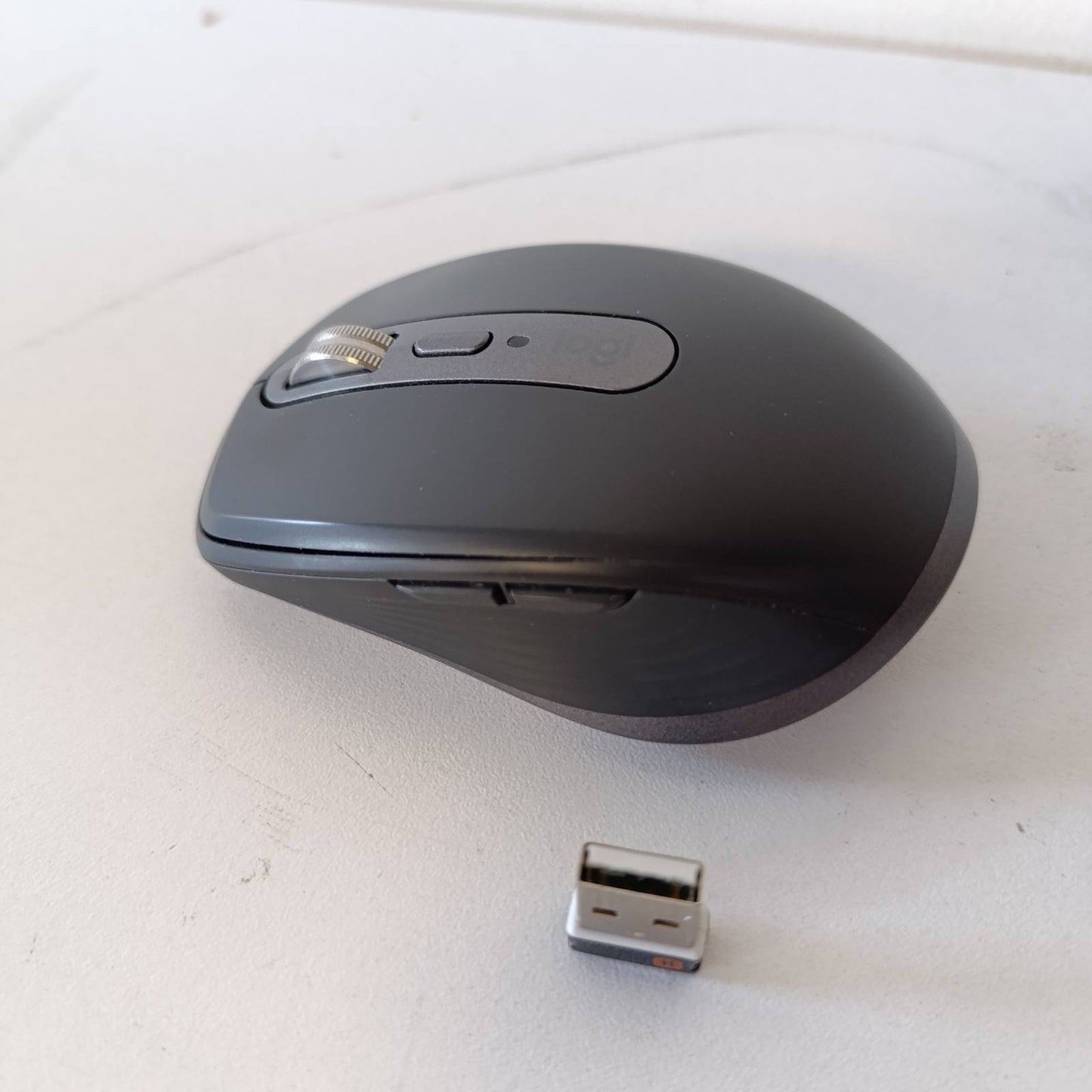 276326 - Logitech MX Anywhere 3S, Maus kompakt pa tel, 8K DPI, funksionon kudo, klikime të qeta, butona, USB C, Bluetooth, Windows PC, Linux, Chrome, Mac - Graphite