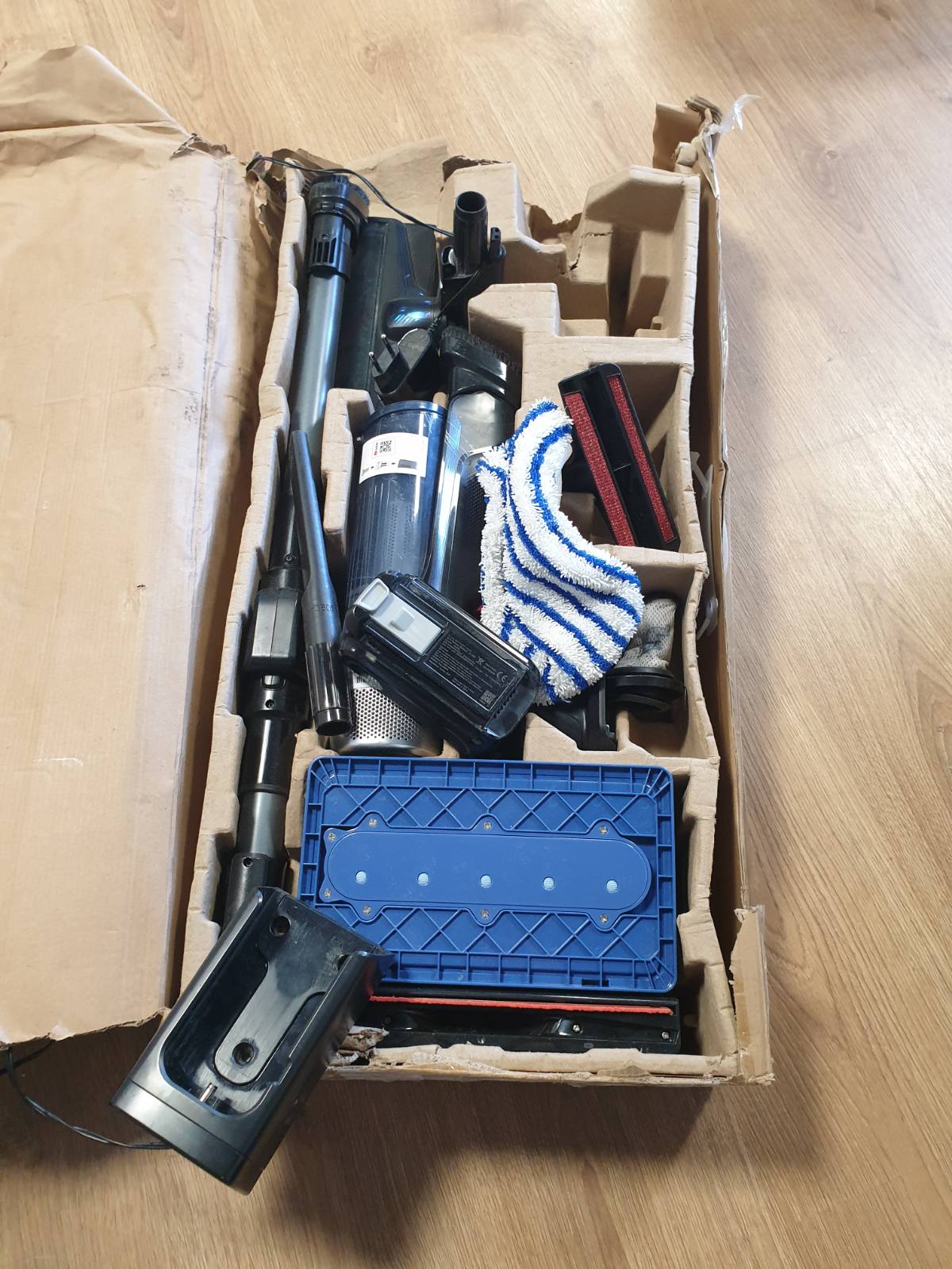 277331 - ROWENTA Fshesë me korrent dhe mop pa tel X-Force Flex 9.60 Aqua, pastron me korrent dhe mop njëkohësisht, 100AW e fuqishme, ultra e lehtë, kohëzgjatje 45 minutash RH20C2WO