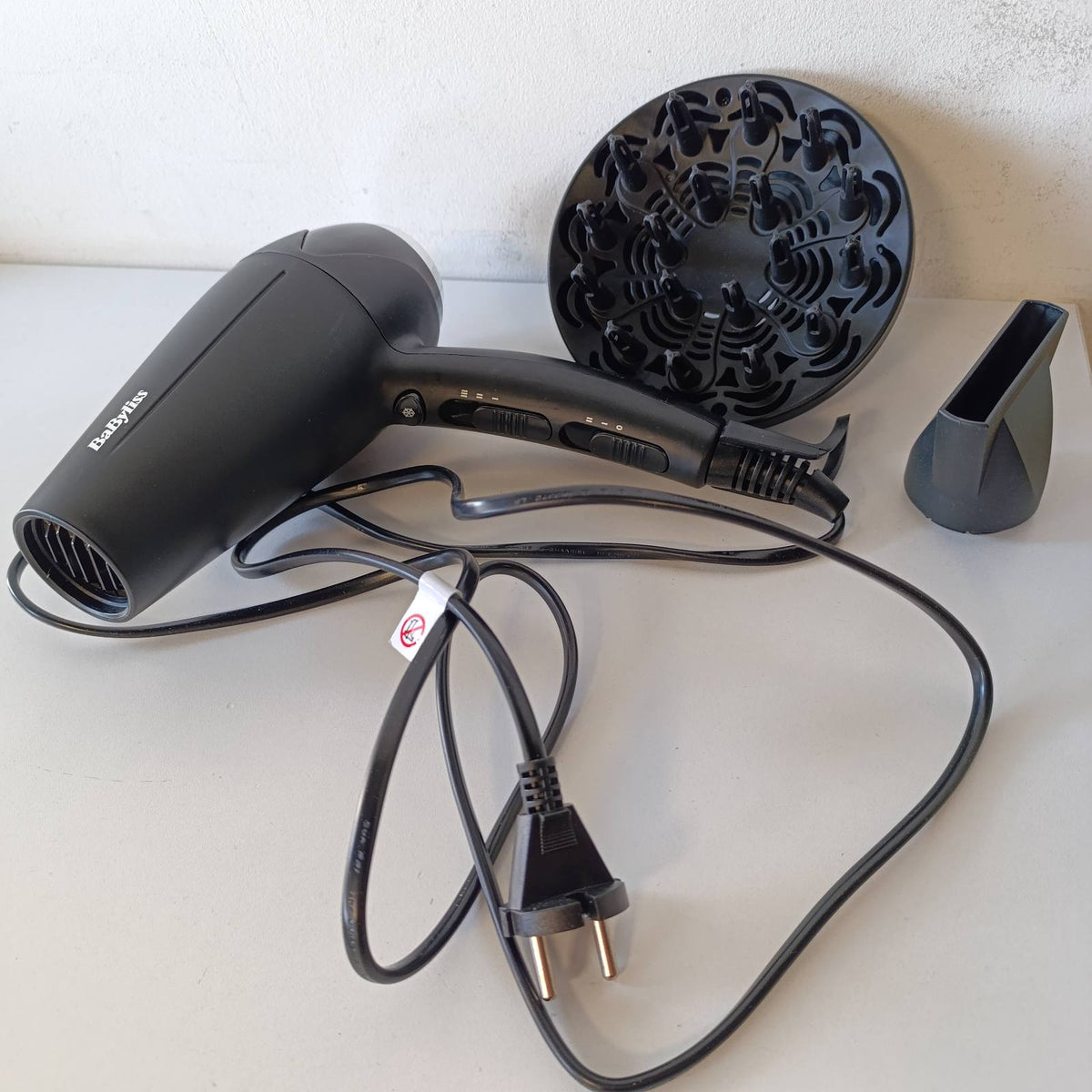 300531 - BABYLISS Tharëse flokësh Turbo Smooth 2200W, Profesionale, Difuzues për kaçurrela, Funksion jonik, Teknologji Qeramike, E zezë, Model D572DE