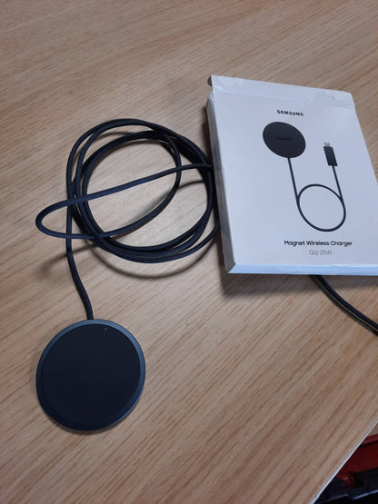 295955 - SAMSUNG Karikues magnetik pa tel 25 vat EP-P2900B, mbështetje Qi2, e zezë