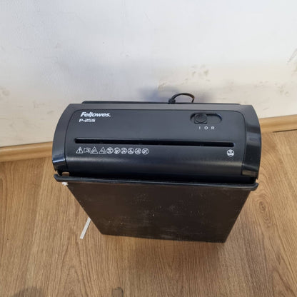 295977 - FELLOWES Grirëse letre Powershred P-25S për përdorim të rastit në shtëpi, prerje e drejtë, kapacitet 5 fletësh, kosh 11L, nivel sigurie P1, e zezë