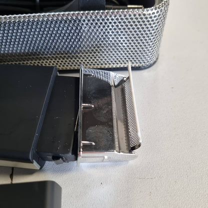 302245 - WAHL Rrojtore Udhëtimi Elektrike pa Tel e Rikarikueshme për Burra, ideale për udhëtim, shkurtim flokësh dhe mjekre, kompakte dhe portative, argjendi