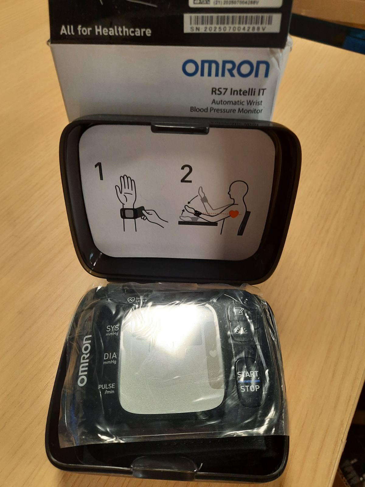297932 - OMRON Monitor dixhital i tensionit të gjakut për kyçin e dorës RS7 Intelli IT me Bluetooth