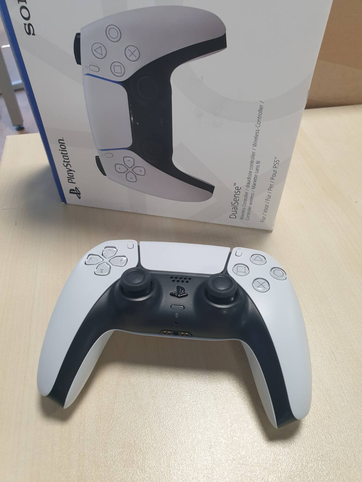 292293 - PLAYSTATION 5 Kontrolluesi pa tel DualSense, Bluetooth, 300g, Material: Plastike