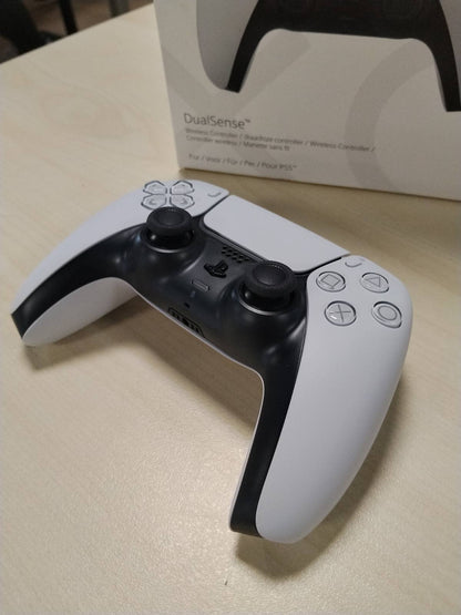 292299 - PLAYSTATION 5 Kontrolluesi pa tel DualSense, Bluetooth, 300g, Material: Plastike