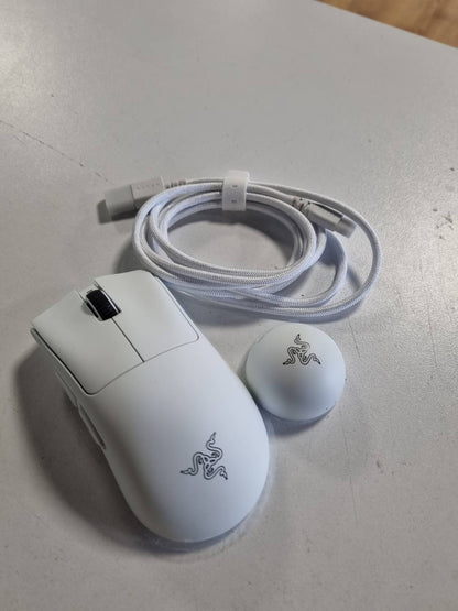308593 - RAZER DEATHADDER V4 PRO - Maus elektronik pa tel, ergonomik, ultra i lehtë - 57g - 2.4 GHz Hyperspeed - Sensor Focus Pro 45K - 8K Hz Polling - Çelësa optikë Gen-4 - PC/Mac | E bardhë