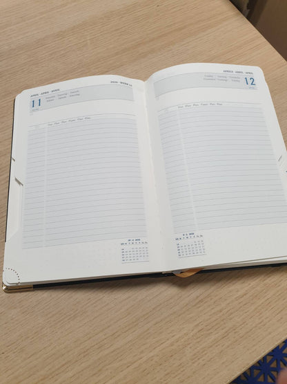 295284 - IN-LUXPRO Ditar 2026 A5, Planifikues Ditor/Javor, 1 Faqe/Ditë, Letër 80 g/m², 21.5 x 15 cm, Lëkurë Vegane, E Zezë
