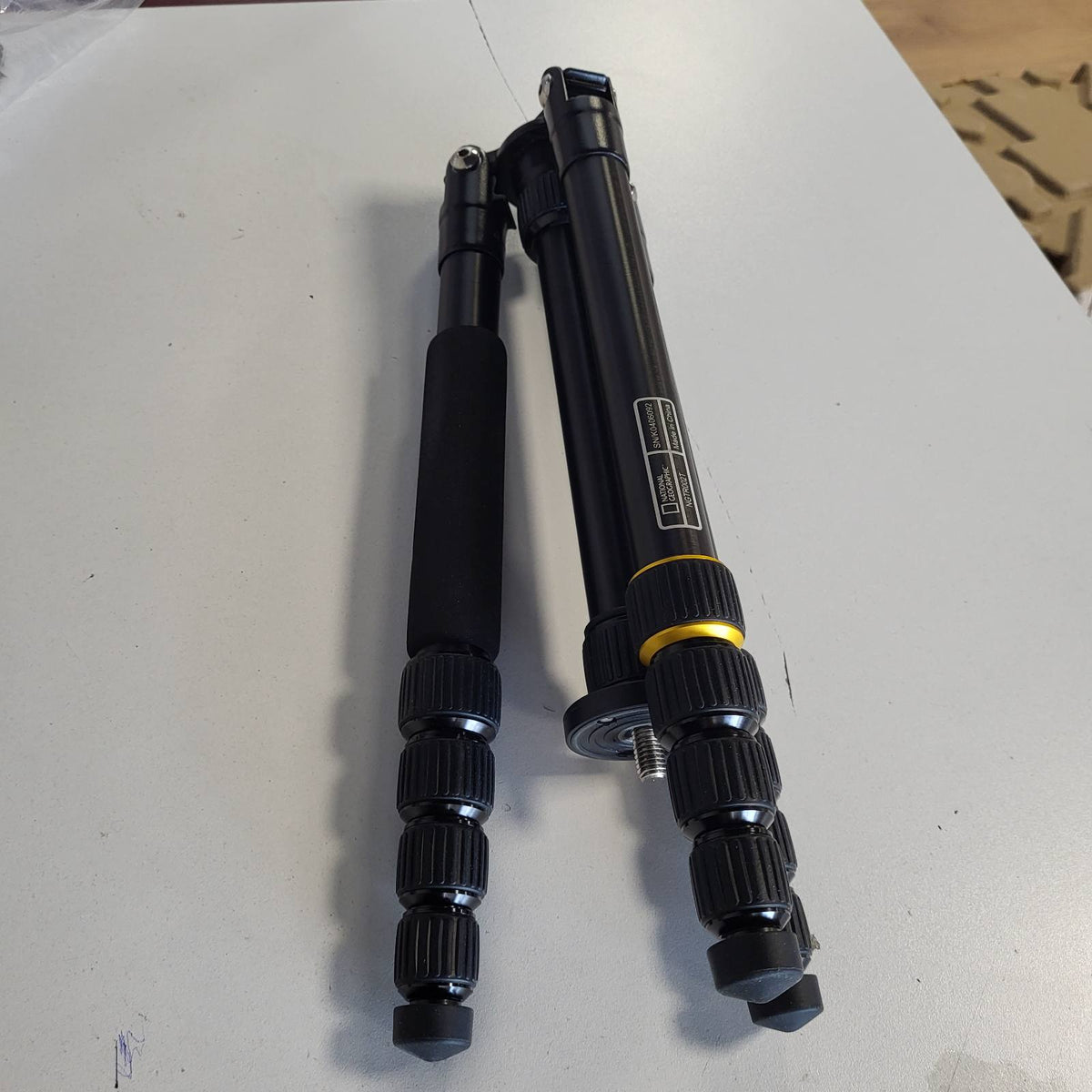 295581 - NATIONAL GEOGRAPHIC NGTR002T - Tripod Udhëtimi me Monopod, Alumini, Këmbë me 5 Seksione, Kyçje Rrotulluese, Çantë Mbajtëse, Kapacitet Ngarkese deri në 8 kg, Kokë Sferike, Lirim i Shpejtë, E Zezë