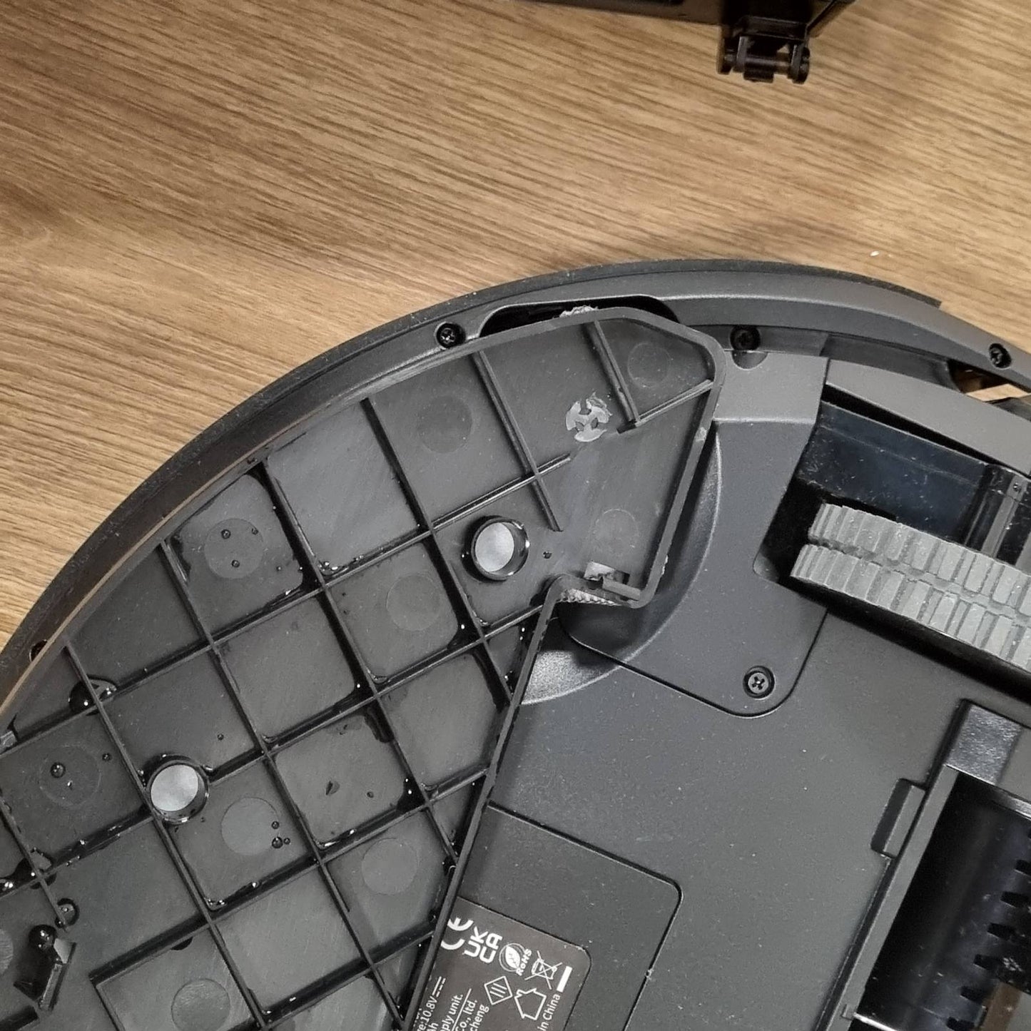 87629 - VACTIDY T7, Fshesë Robotale e Zi 2-në-1 me WiFi, Kompatibile me Aplikacion/Alexa/Siri/Google/IFTTT, Rezervuar Uji, për Pastrimin e Qilimave dhe Dyshemeve nga Qimet e Kafshëve Shtëpiake