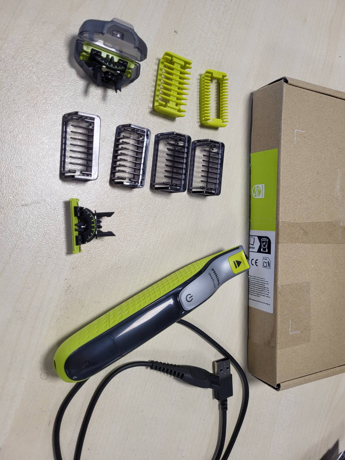 274977 - PHILIPS OneBlade QP2834/31, Makinë elektrike për prerjen e mjekrës 360 gradë, 3 tehe 360 gradë, 4 krehëra mjekre (1, 2, 3, 5 mm), për fytyrën dhe trupin