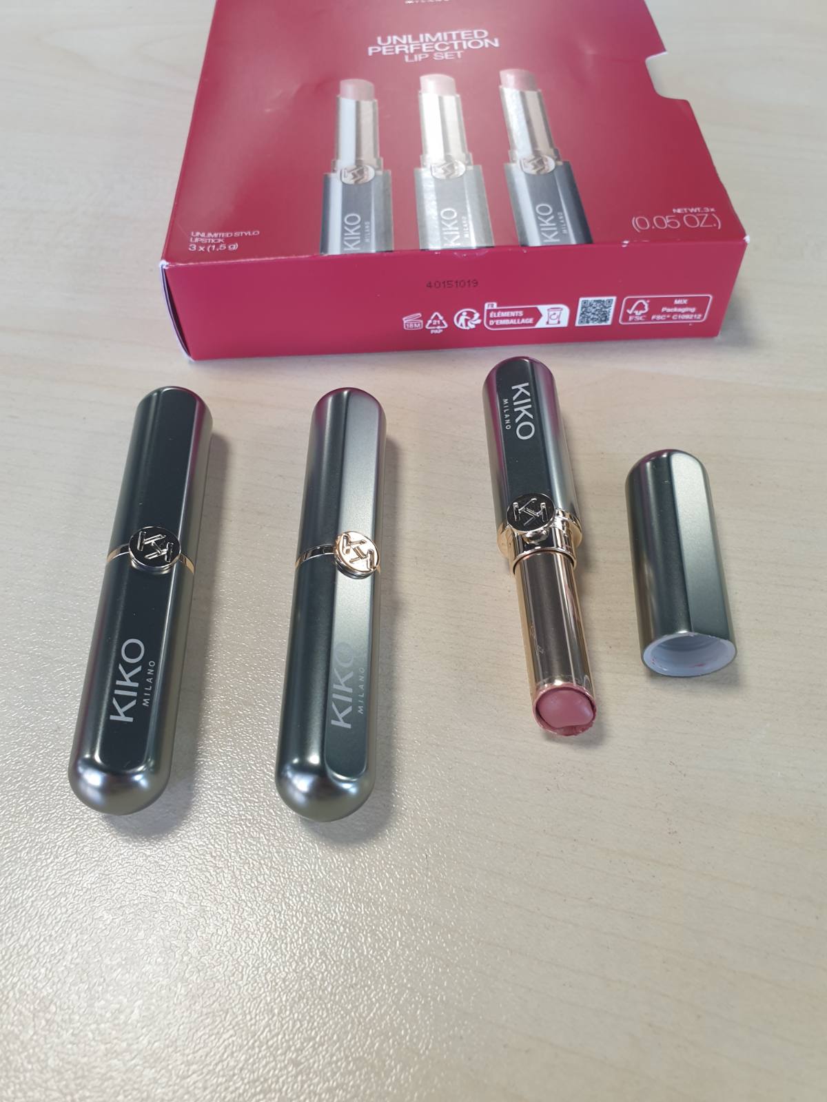 271438 - KIKO MILANO, Unlimited Perfection Lip Set 01, set me 3 buzëkuq kremozë