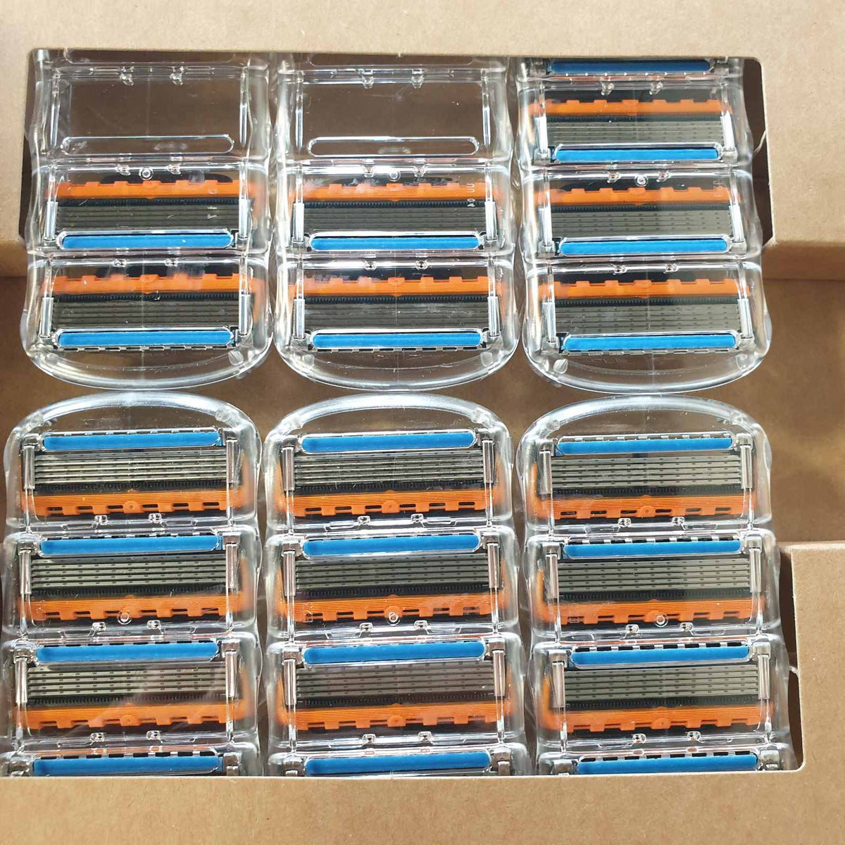 311096 - GILLETTE Briskë Fusion me 5 Tehe, 20 Fishekë për Mjekër për Burra