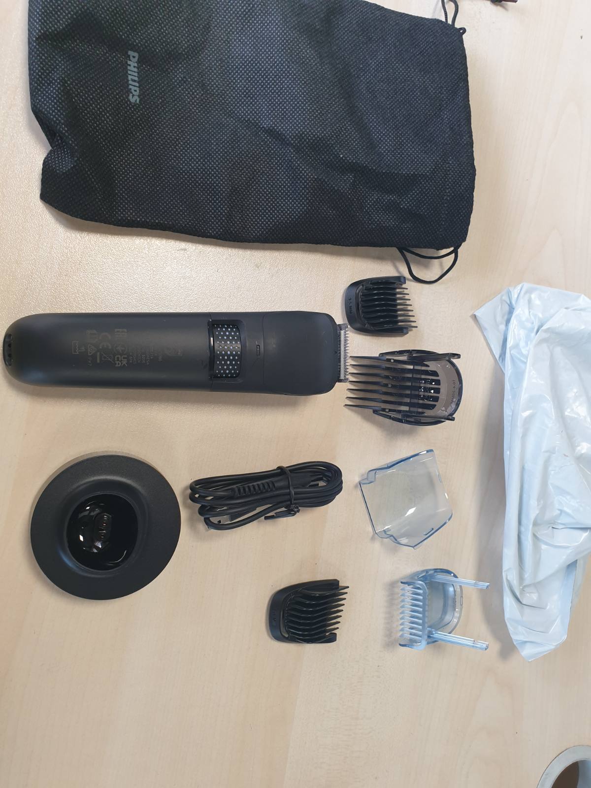 297958 - PHILIPS Makinë prerëse për mjekër Seria 5000, tehe metalike vetëmprehëse, 40 cilësime gjatësie, teknologji BeardSense, 100% rezistente ndaj ujit, BT5785/30.