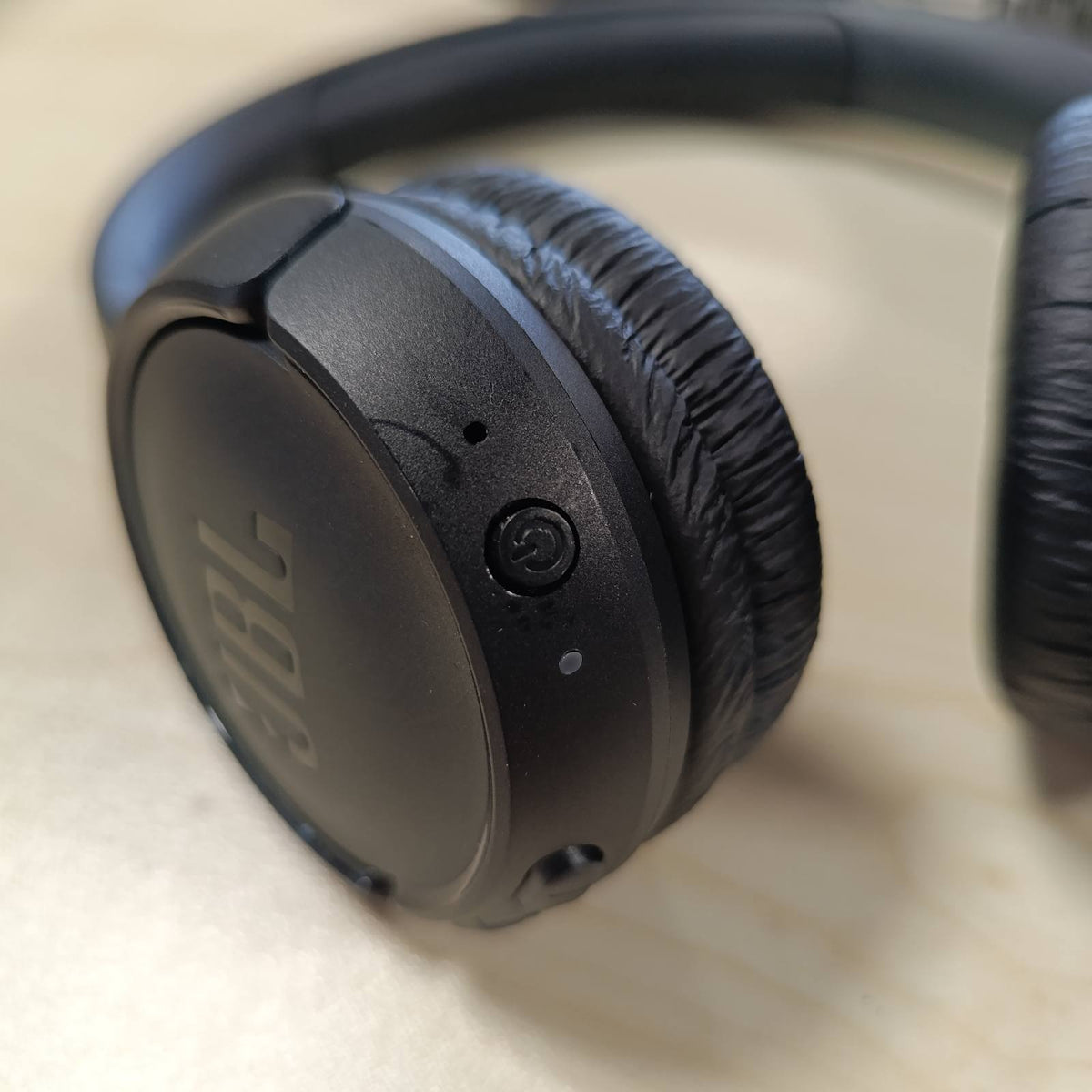 268121 - JBL TUNE 510 BT – Kufje Bluetooth On-Ear – Të zeza – Kufje të paloshme – Jetëgjatësi e baterisë deri në 40 orë