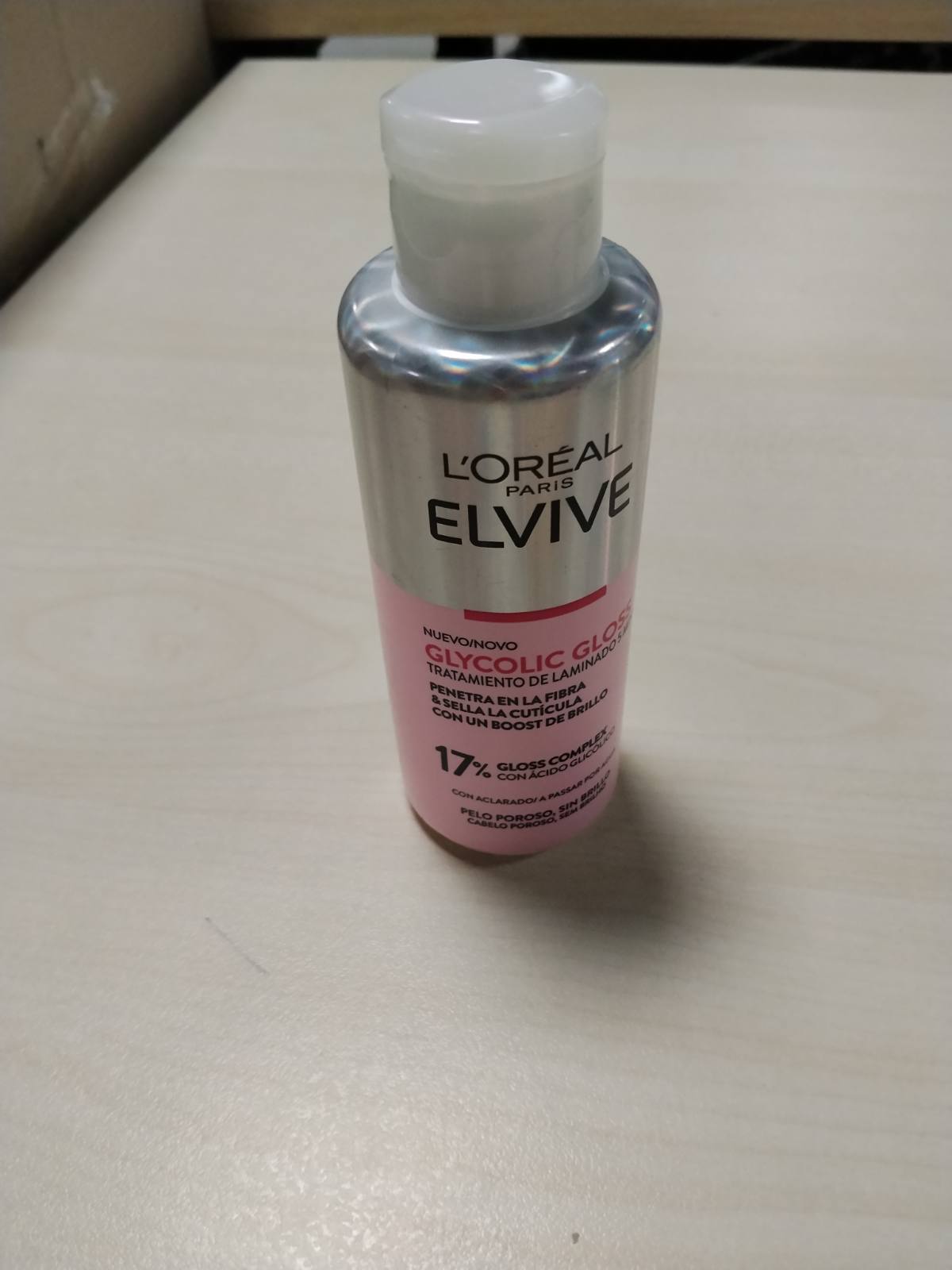301337 - ELVIVE Glycolic Gloss, Trajtim Laminues me Acid Glikolik dhe Kompleks Gloss, 200 ml, për Shkëlqim dhe Riparim të Flokëve Porozë dhe të Tharë