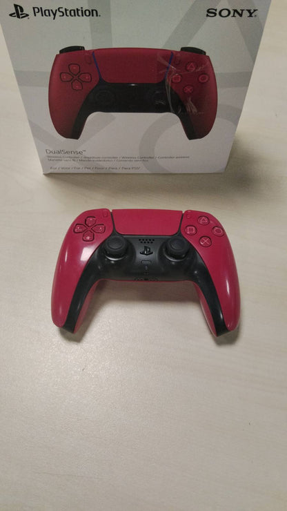 292349 - SONY PlayStation Kontrollues Zyrtar DualSense 5, pa tel, reagim haptik, shkelës adaptues, mikrofon i integruar, bateri e rikarikueshme, e përputhshme me PS5/PC, ngjyra: e kuqe kozmike