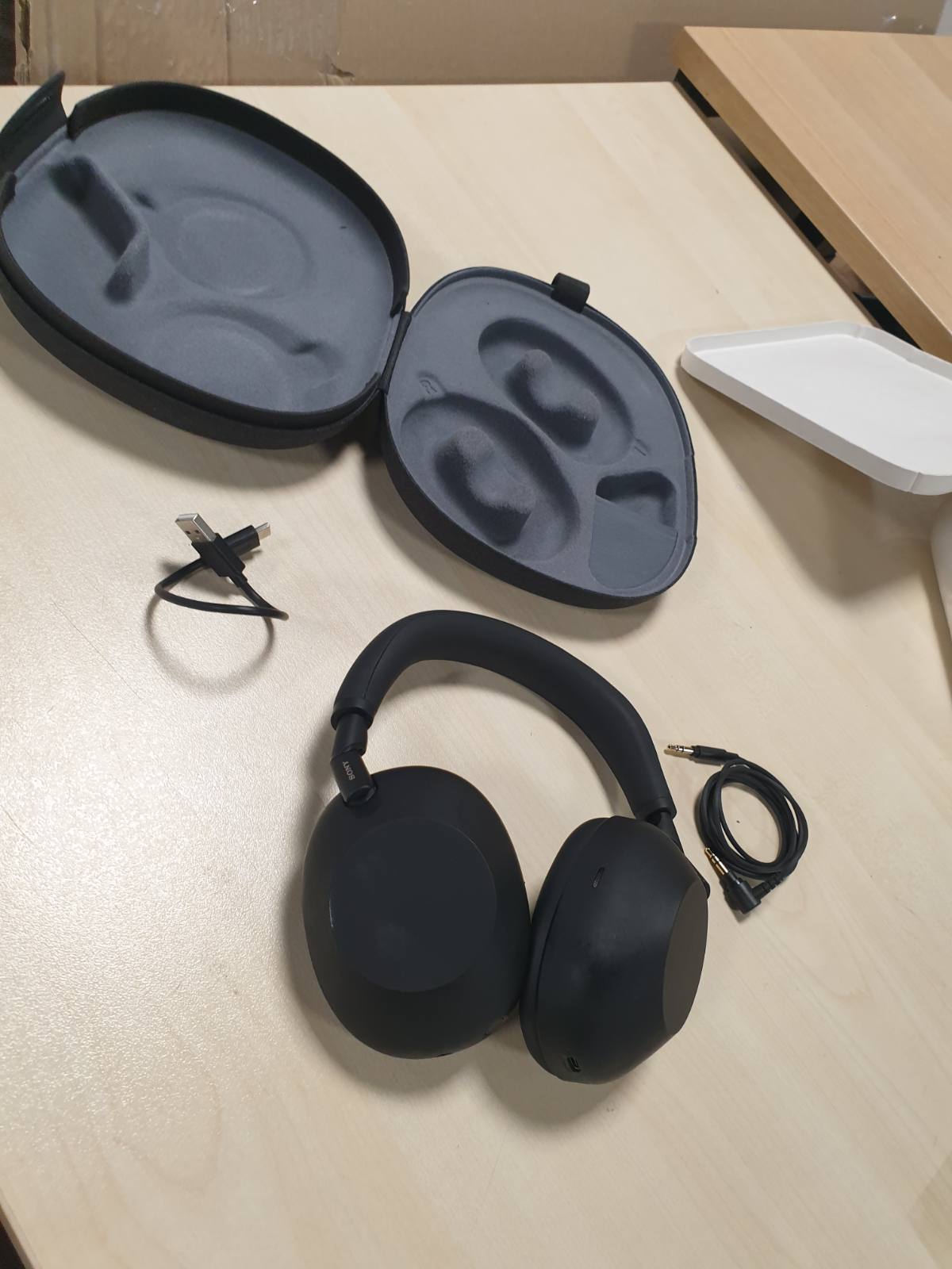 272570 - SONY Kufje pa tel Bluetooth WH-1000XM6, anulim zhurme, të zeza, tingull me rezolucion të lartë, të rehatshme, dizajn i palosshëm, mbulesë e qëndrueshme, jetëgjatësi baterie 30 orë, iOS dhe Android