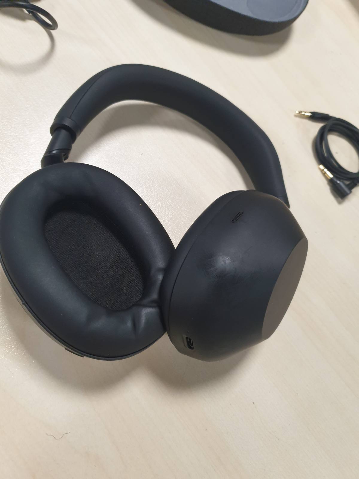 272570 - SONY Kufje pa tel Bluetooth WH-1000XM6, anulim zhurme, të zeza, tingull me rezolucion të lartë, të rehatshme, dizajn i palosshëm, mbulesë e qëndrueshme, jetëgjatësi baterie 30 orë, iOS dhe Android